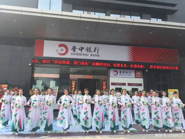 2018年8月27日，晋中银行迎宾支行喜迎乔迁，华辰模特队精彩演出助兴！六个节目，展示团队风采，教练